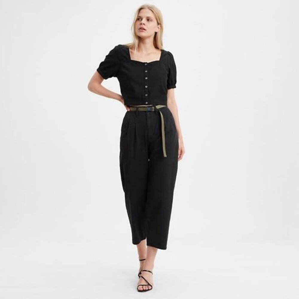 Levi's Women's Pleated Balloon Leg Pants in Black Twill